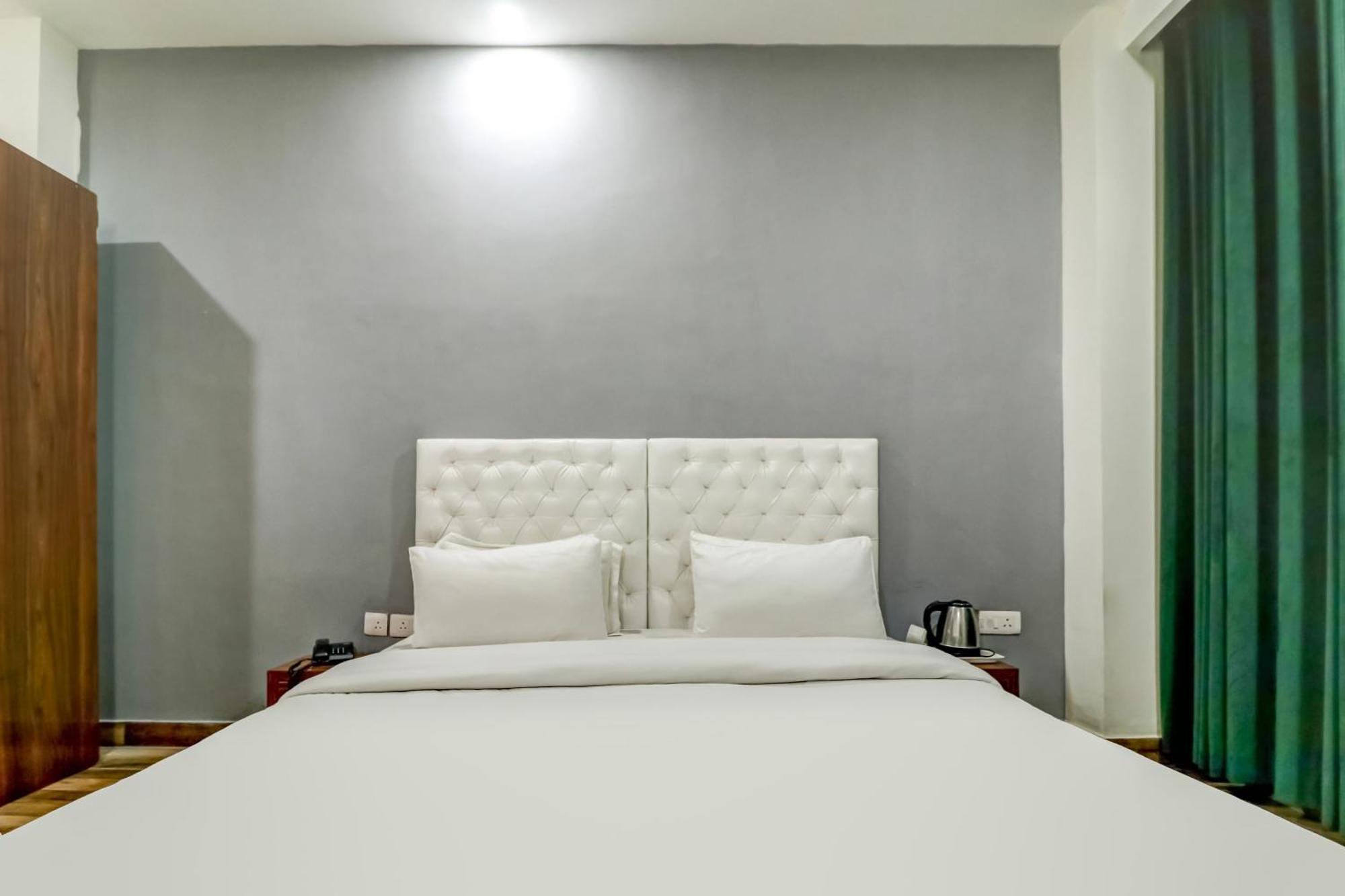 Townhouse Skylight Near Medanta Hospital 호텔 구르가온 외부 사진